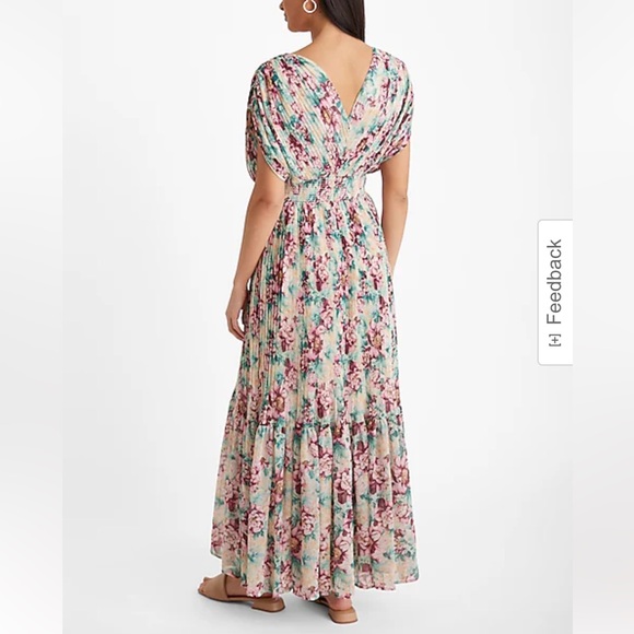 Floral Pleated V-Neck Ruched Sleeve
Tiered Maxi Dress Express - Picture 2 of 10